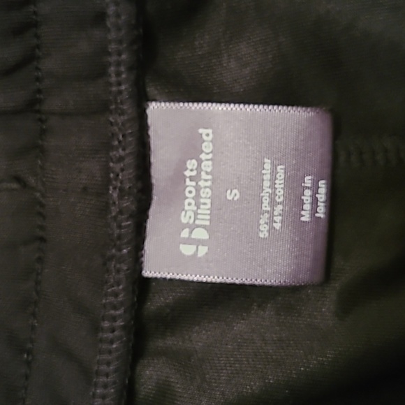 SPORTS ILLUSTRATED WOMEN'S BLACK SHORTS ELASTIC WAISTBAND SIZE SMALL - Picture 6 of 11